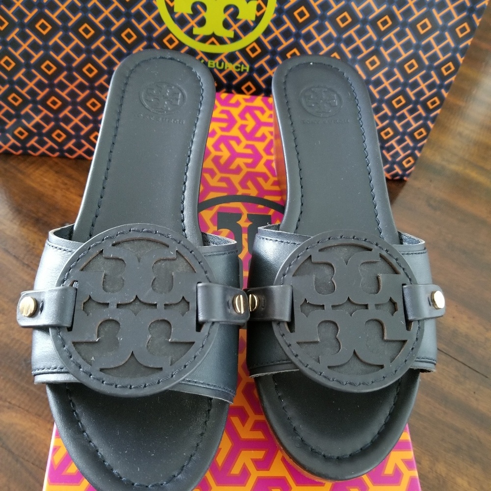 MOVING!! FREE SHIPPING🌺Tory Burch Madalena Wedges